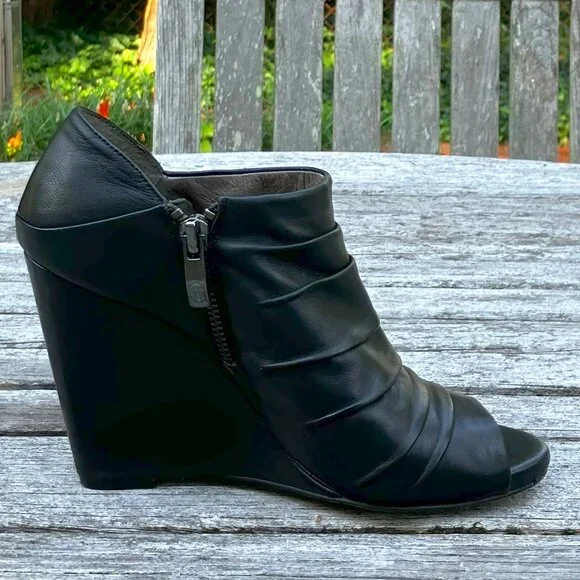 ✨Black Leather Peep-Toe Wedge Ankle Booties - Size 6M - Picture 5 of 14